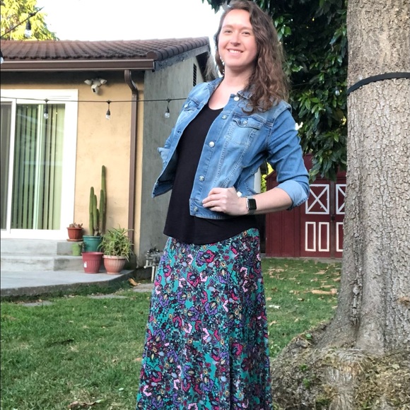 Hi! I’m your friendly Posher, Melissa 🌳 - Picture 1 of 10